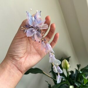 Light lilac hand made brooch/hair clip